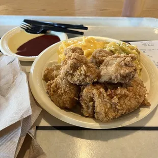 7 Pc Chicken Chunk W/ 2 Sides &amp; Roll