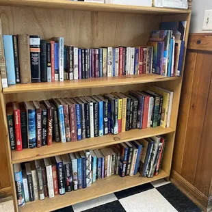 Shelf of books you can leave a book or take a book. Donate some books here.