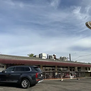 the outside of the restaurant