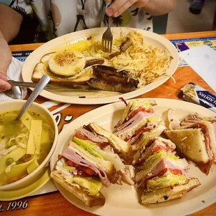 I live in Riverview Florida and I was in town, everything was amazing the service and the food all five stars!!