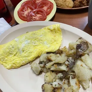 Western omelette with potatoes (tomato sliced subbed for toast)