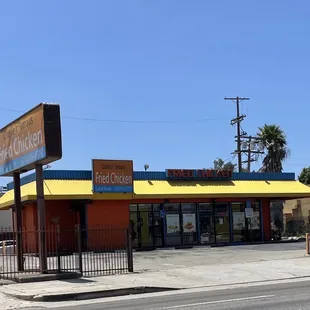 the outside of the restaurant