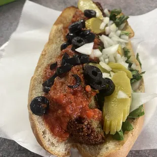 a hot dog with toppings