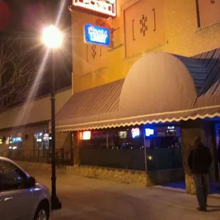 the outside of a restaurant at night