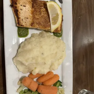 Salmon veggies and vegetables