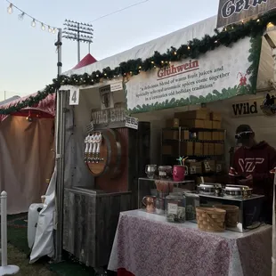 This stall has non-alcoholic gluwein (but what fun is that?)