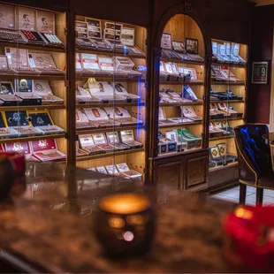 Cigar humidor