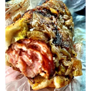Perfect Maxwell Polish Sandwich ! Small Burgers Joint.Small Menu but Great Burgers,Maxwells Polish,Chicago Hot Dogs.Great Service. Cool!