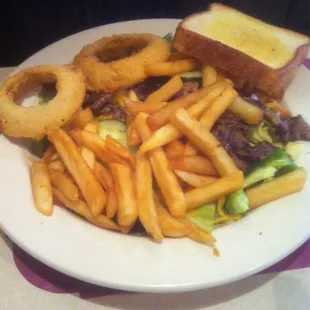 A carbacious steak salad:)