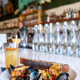 a plate of mussels and bread