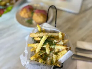 Lucky’s Cocktail Lounge