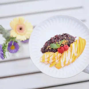 Black sticky rice with Mango.