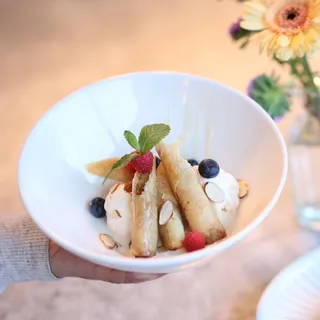 Fried banana with Coconut Ice Cream