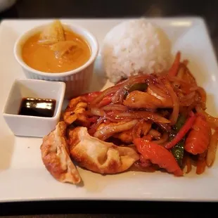 Friday Lunch Combo: Cashew Chicken and Yellow Curry