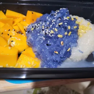 Look!! Mango and sticky rice