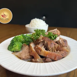 Khao Kha Moo* ( Braised Pork Leg in Five Spice Soy Sauce )