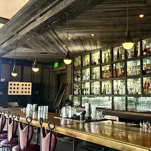 Inside/bar. (November 2024)