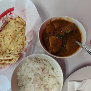 Cheese Naan, white rice, chicken vindaloo.