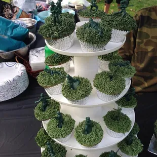 Sweet army man cupcakes