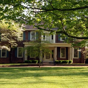 Charred Oaks Inn, an upscale Lexington Kentucky bed and breakfast.