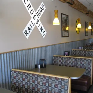 a railroad crossing sign