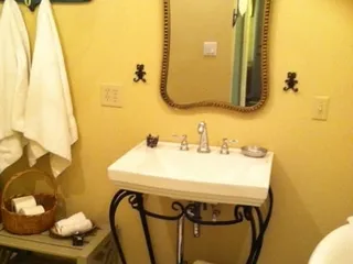 Virginia's Garden Guest Suite