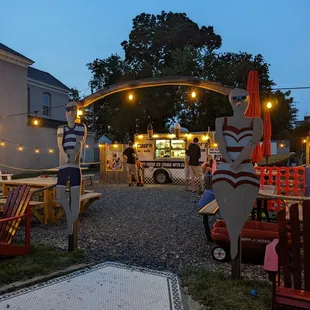 an outdoor patio area
