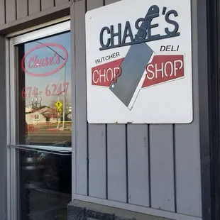a sign for chase's chop shop