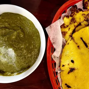 Makki di roti and saag
