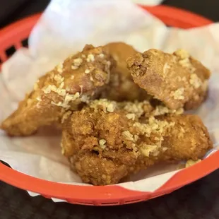 Fried Chicken Wings with Garlic Butter Sauce (4pcs)