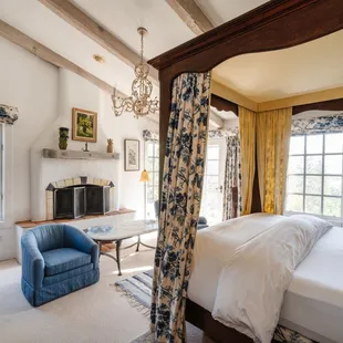 Chateau du Sureau. Elderberry Room.