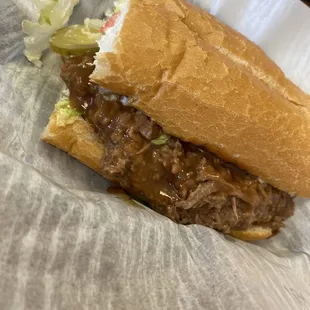 5-1/2 inch roast beef po-boy / 4 napkin