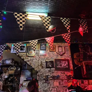 a checkered ceiling and a checkered wall