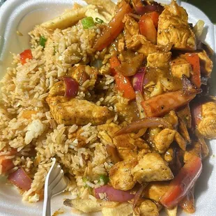 Arroz chaufa con pollo salteado