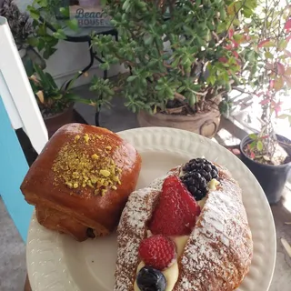 Croissant Bateau Mixed Berries