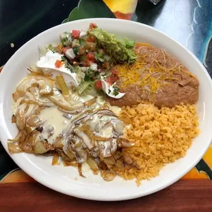 Pollo Encebollado