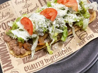 El Pollo Y El Pollito En La Granja