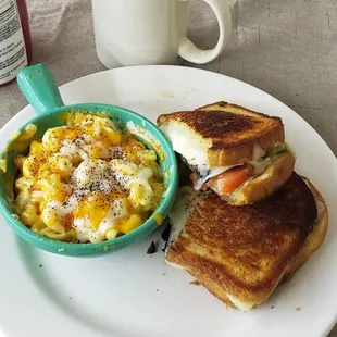 Veggie melt and macaroni and cheese! It&apos;s soooo good.
