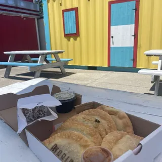 ALFAJOR TRADITIONAL (DULCE DE LECHE & COCONUT)