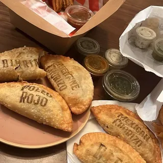 POLLO ROJO EMPANADA
