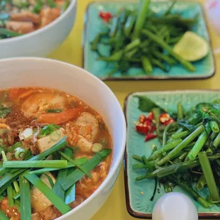 - canh bún.