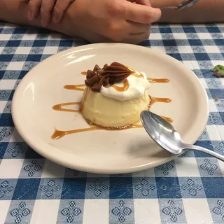 Flan con Crema y Dulce de Leche