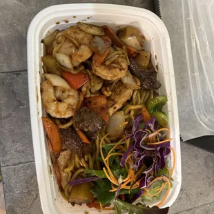 Combination cashew Low Mein