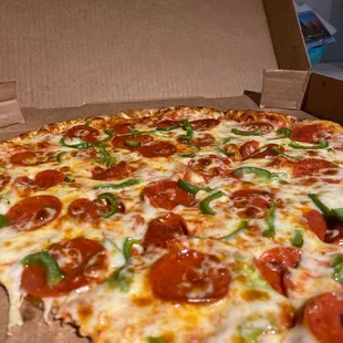 Pepperoni &amp; Green Pepper Pizza