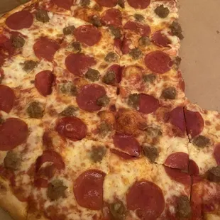 Sausage and pepperoni Pizza