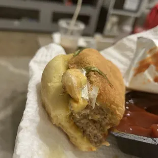 There&apos;s a hair mixed with paper and cheese in the burger...