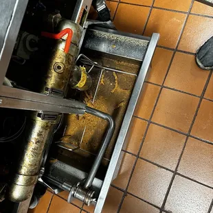 Never cleans this this is very outrageous