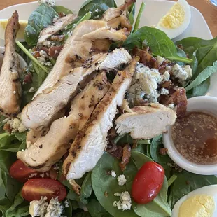 Spinach salad with grilled chicken