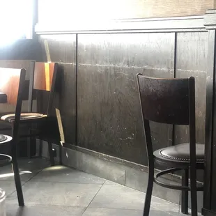 Disgusting dirty restaurant that hasn't been cleaned in a while