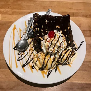Hot Fudge Cake Sundae